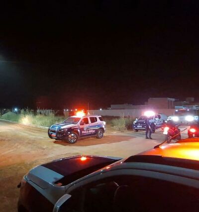 Imagem da notícia Homem que roubou mochila é preso em Chapadão do Sul após ser monitorado pela própria vítima e passar informações para PM